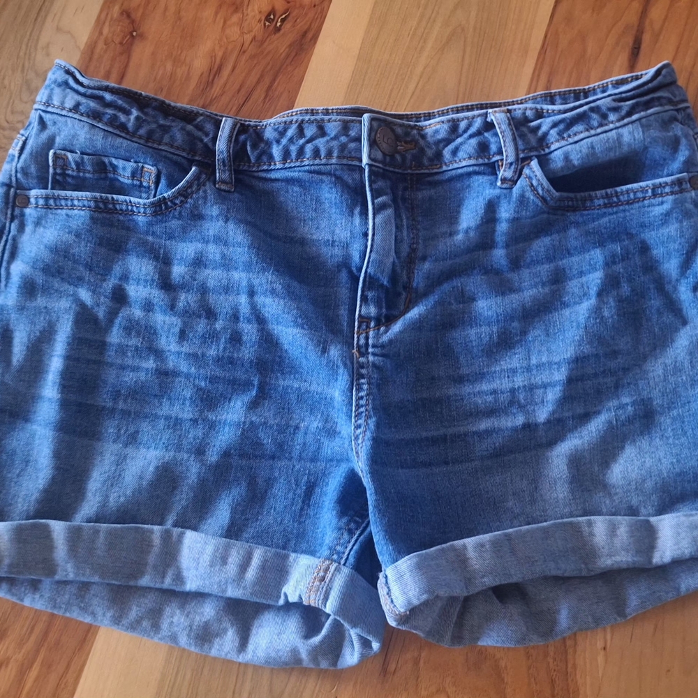 LC Lauren Conrad Size 12 Medium Blue Denim Shorts Travel Summer Vacation